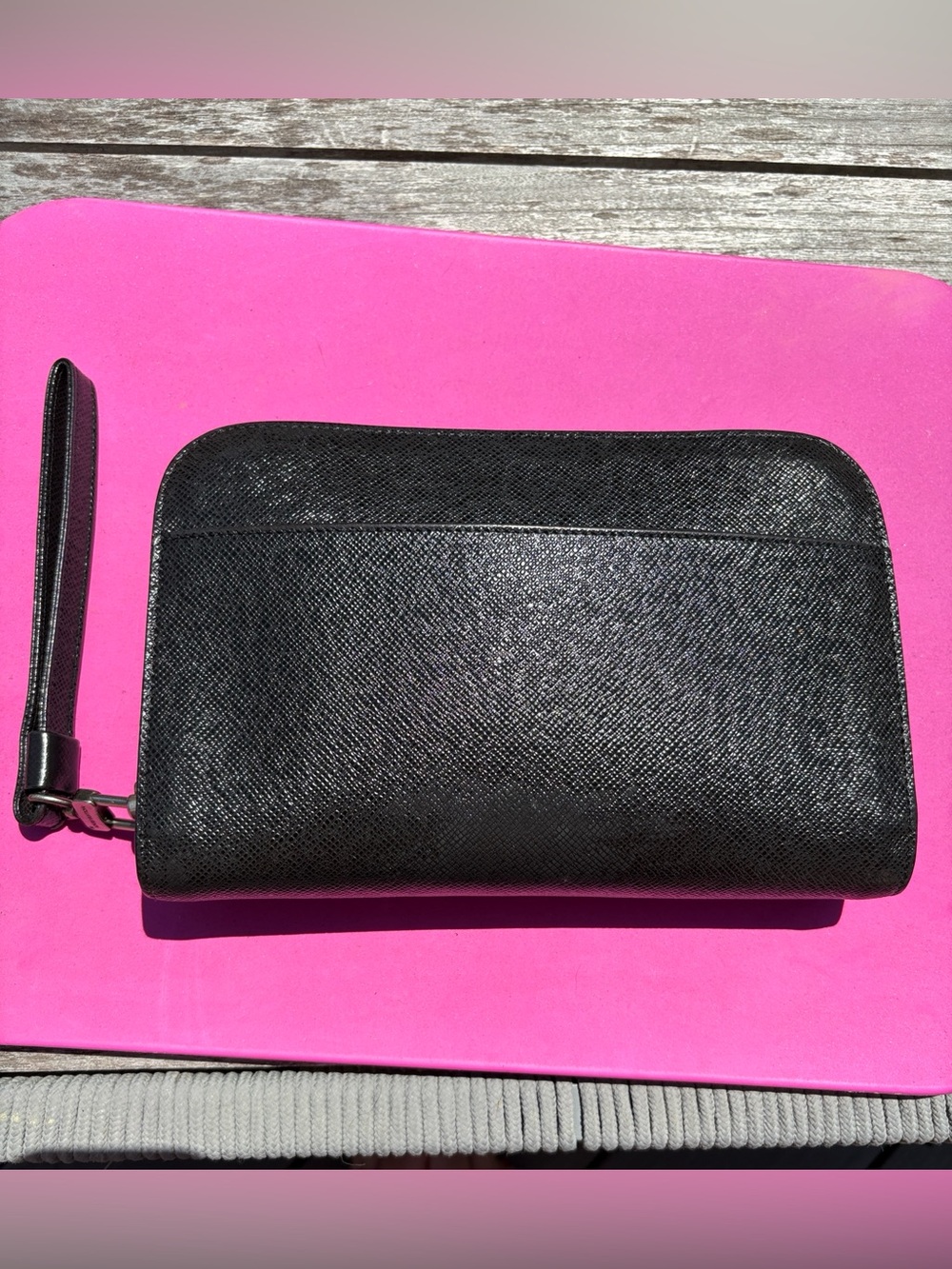 LOUIS VUITTON
Taiga Baikal Pochette Ardoisa